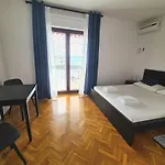 Apartment Cornelia By The Sea Okrug Gornji, Ciovo