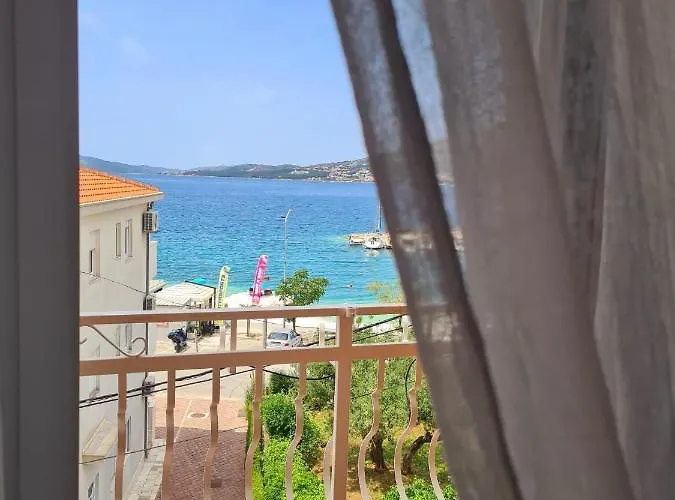 Apartment Cornelia By The Sea Okrug Gornji, Ciovo Trogir